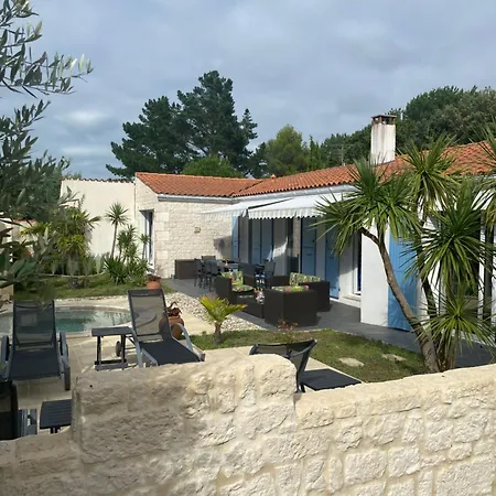 La Maison Bleue Bed & Breakfast