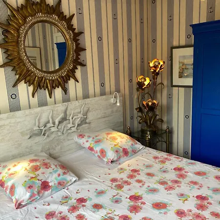 Bed & Breakfast La Maison Bleue *