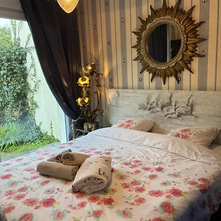 La Maison Bleue Bed & Breakfast
