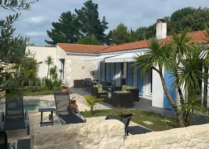 La Maison Bleue Bed and breakfast